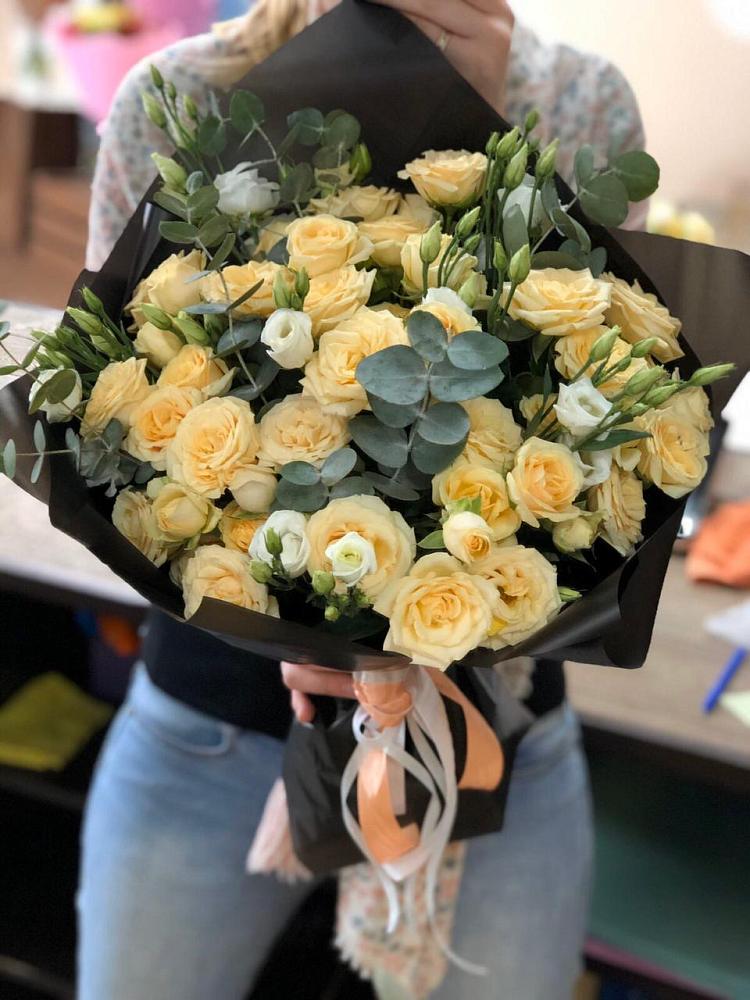 Букет цветов из: Розы и Лизиантусы в Каменке Ивановской области